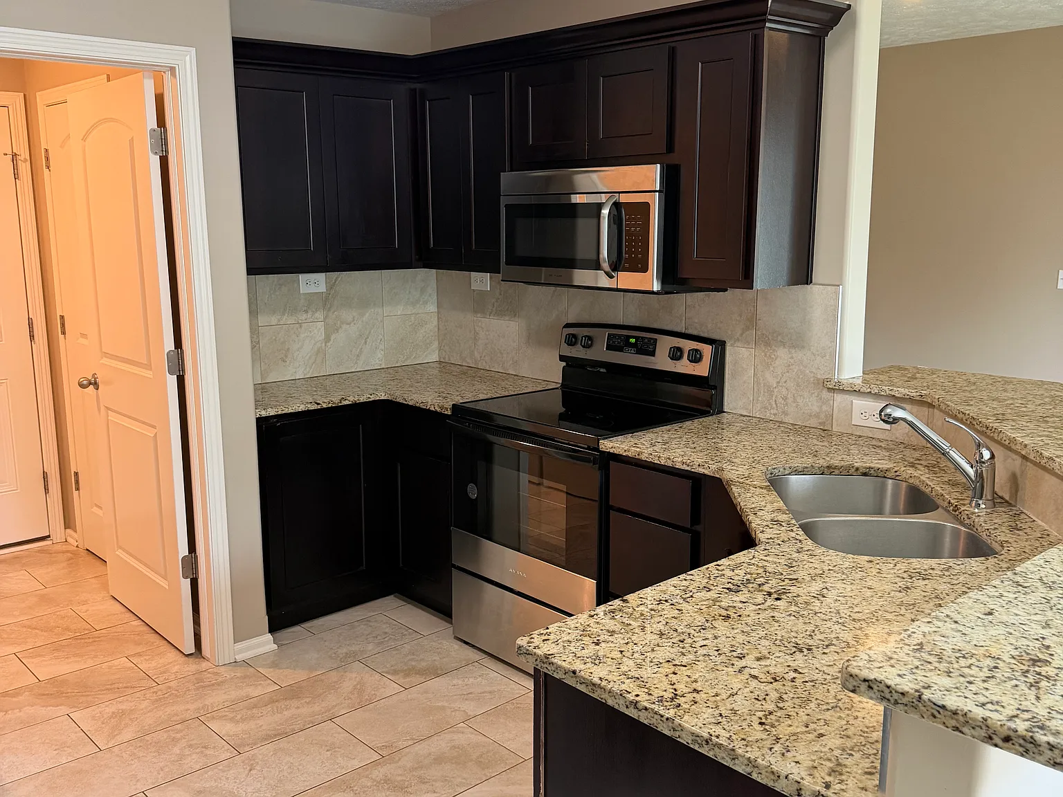 3 bed, 1900 sqft, $1,950 — Photo 3
