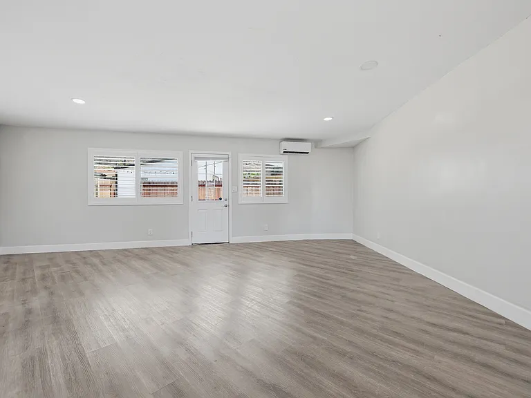 8237 Churchill Dr — Photo 3