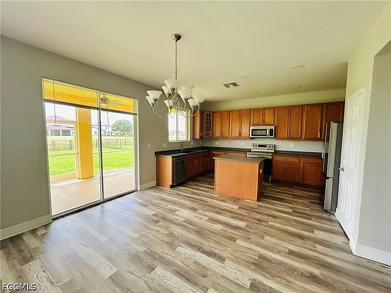 8041 Allamanda Ct — Photo 9