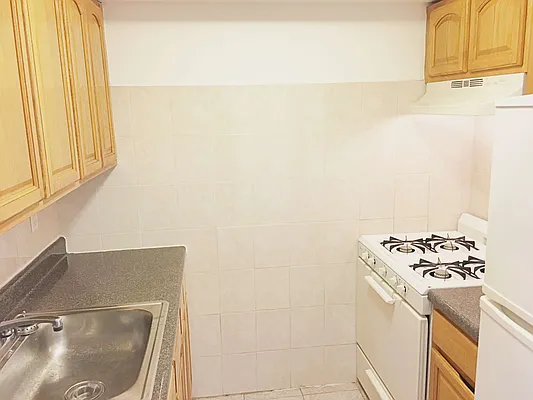 Rented by Bedford Realty USA Corp | media 15