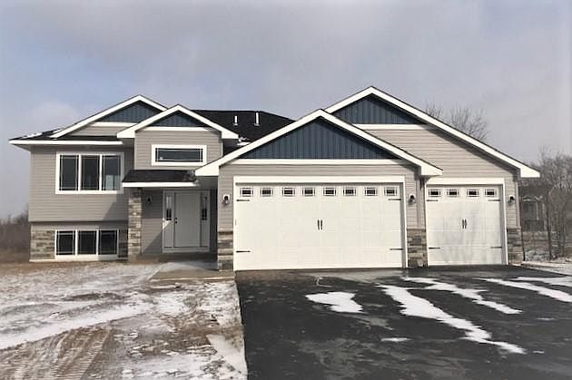1st image of 904 Winsome Way NE