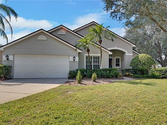 2nd image of 540 Lakeworth Cir