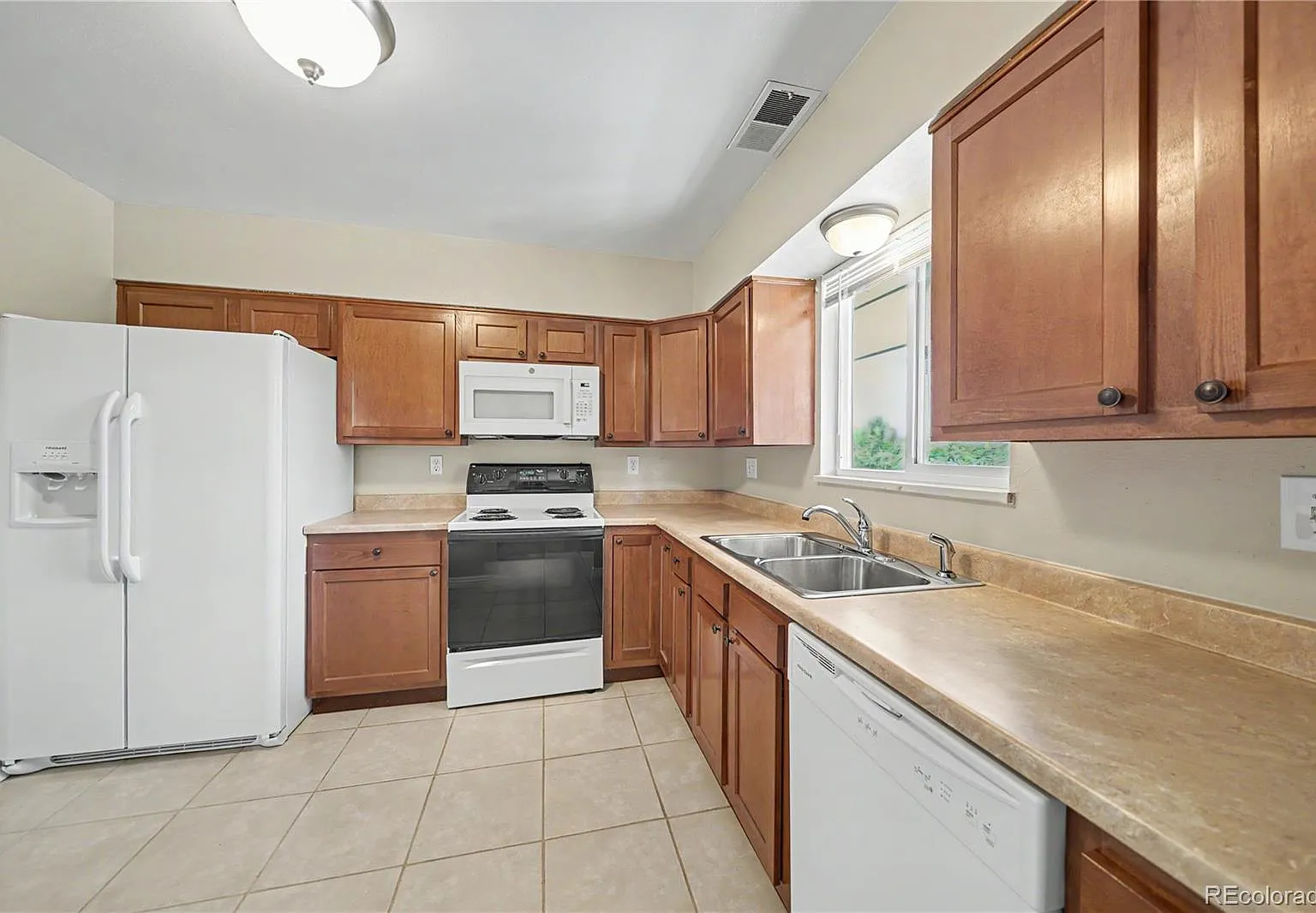 2 bed, 1.0 bath, 796 sqft, $1,595 — Photo 3