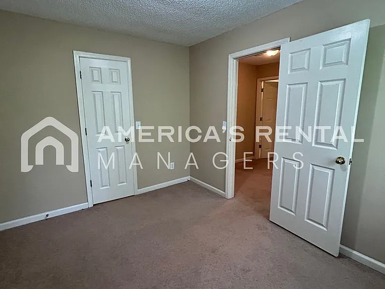 211 Winterberry Ln — Photo 20