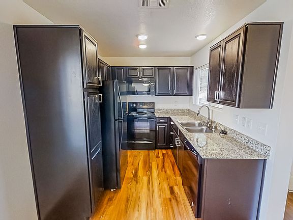 3rd image of 2301 Redwood St APT 902