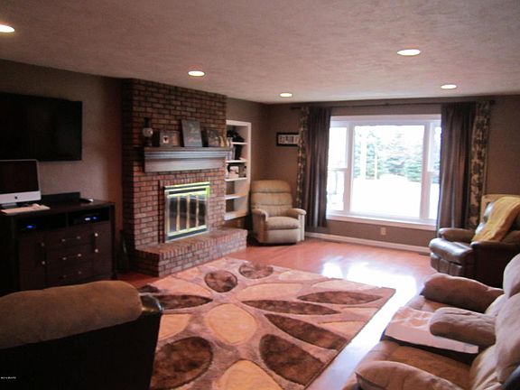 5th image of 11011 James St