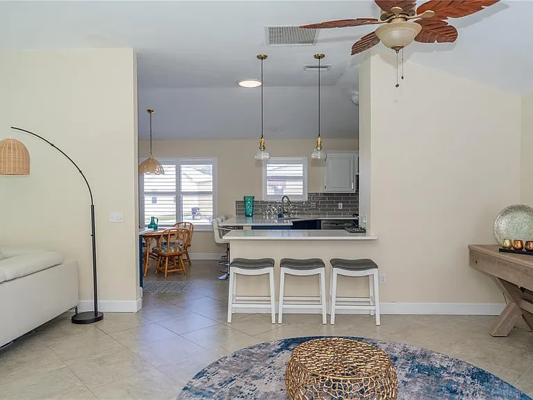714 Bayhill Ct — Photo 4