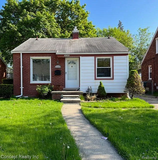 24345 Ross St photo 1