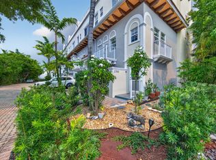 2700 NE 8th Ave, Wilton Manors, FL 33334