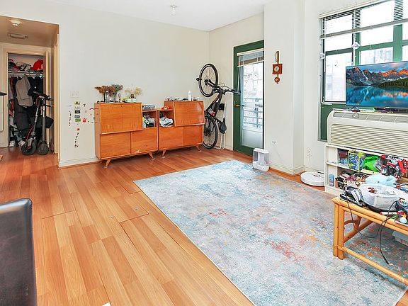 3rd image of 1720 E 14th St APT 4B