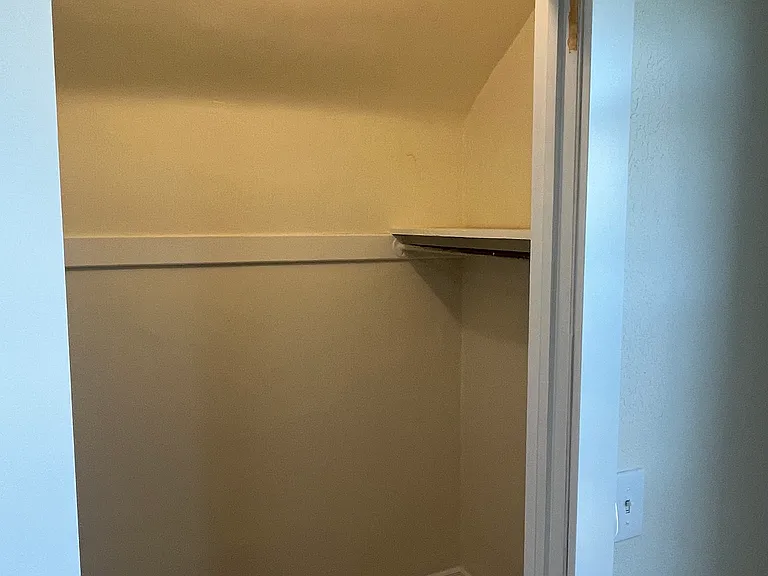 505 Hillsdale St — Photo 8
