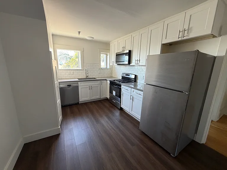 2456 Broadway #3 — Photo 9