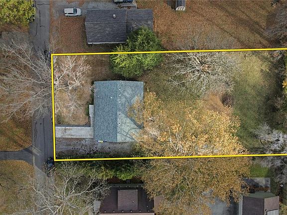 3rd image of 927 W 78th St