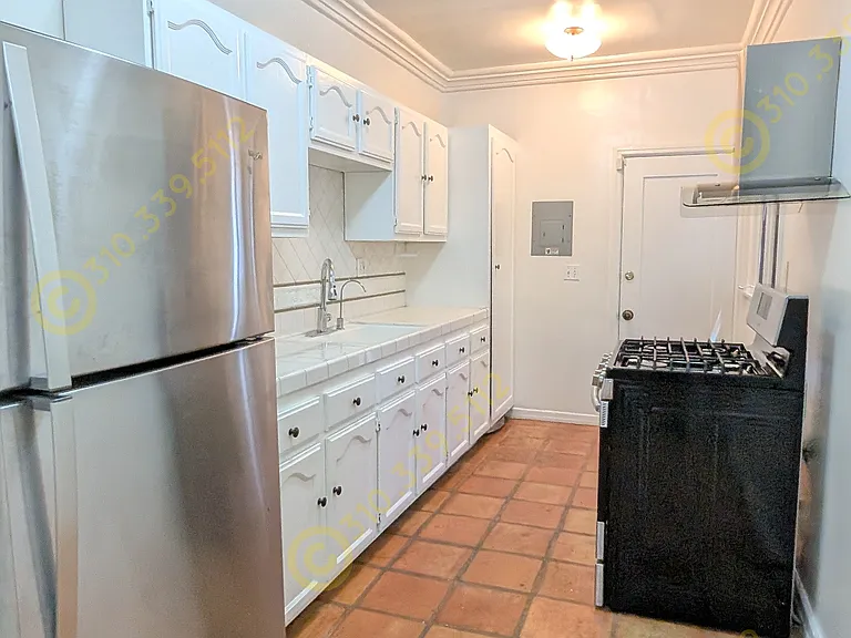 118 S Camden Dr #D — Photo 18