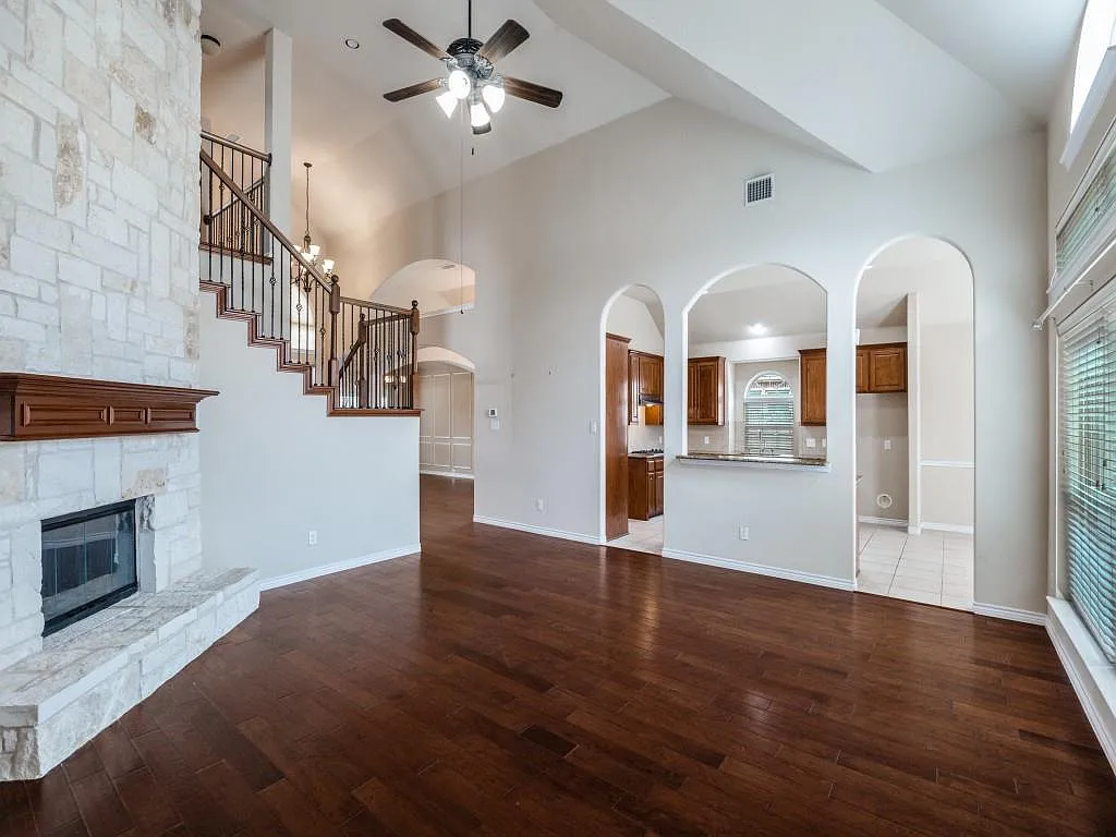 5 bed, 2895 sqft, $3,000 — Photo 4