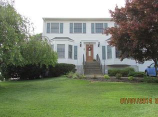 3 Cheddar Ln, New Windsor, NY 12553