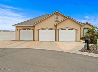 688 Apple Way, Selah, WA 98942