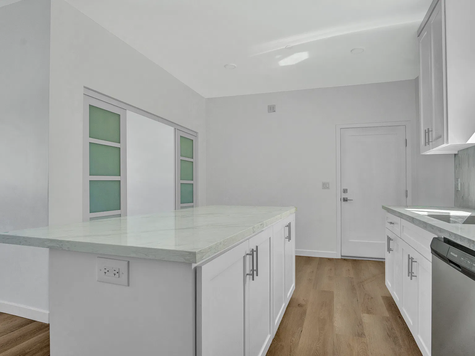 13804 Moorpark Street — Photo 2