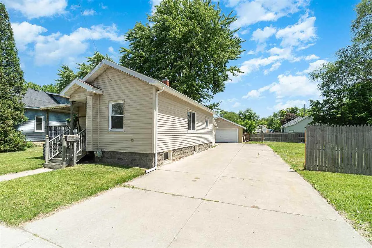 1106 N Henry St photo 1