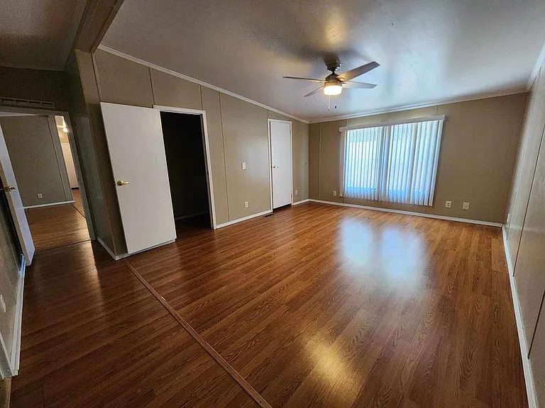 922 Ashwood St — Photo 31