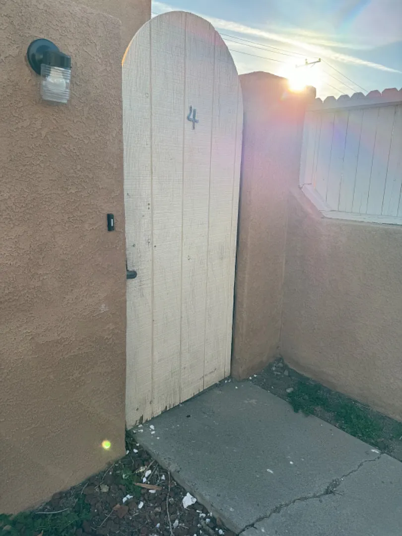 Unit Photo - 936 San Pedro Dr SE #4