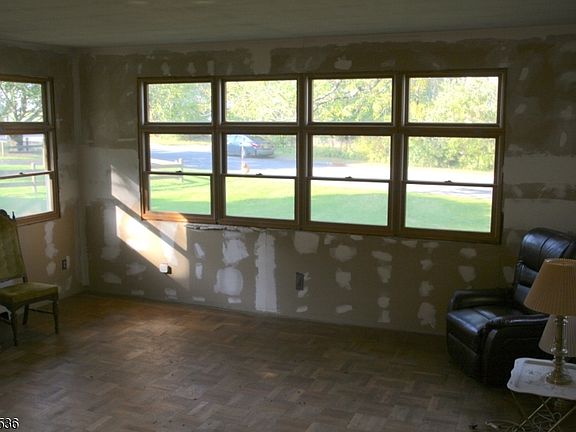 2nd image of 9 Robin Hood Rd