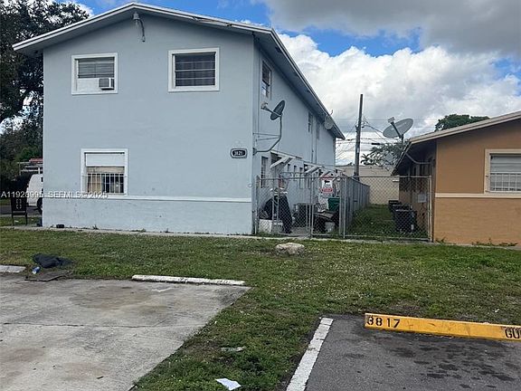 3rd image of 3821 SW 13th Ct
