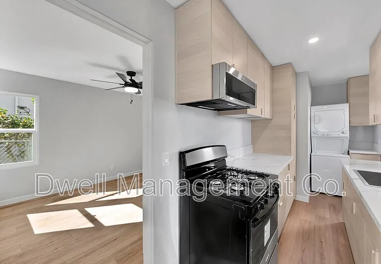 2176 Bacon St — Photo 11