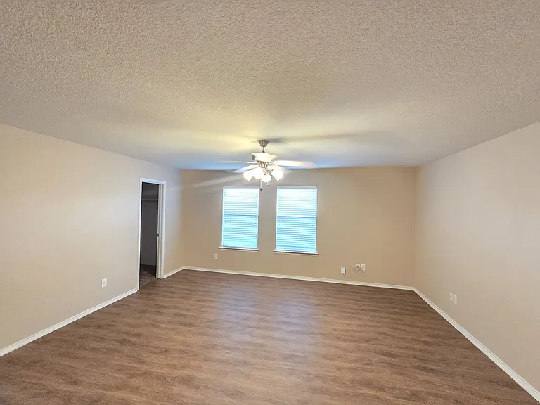8138 Mossberg Dr — Photo 20