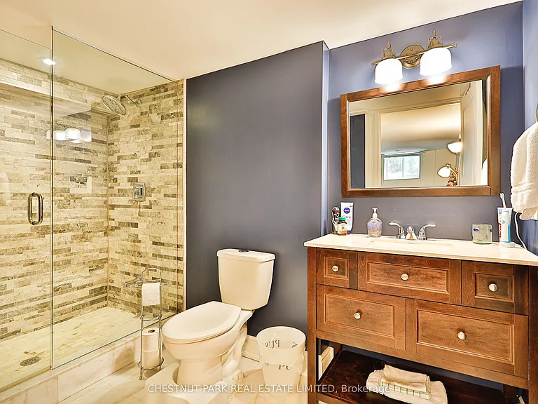 515 Spadina Rd #LOWER FRONT — Photo 11