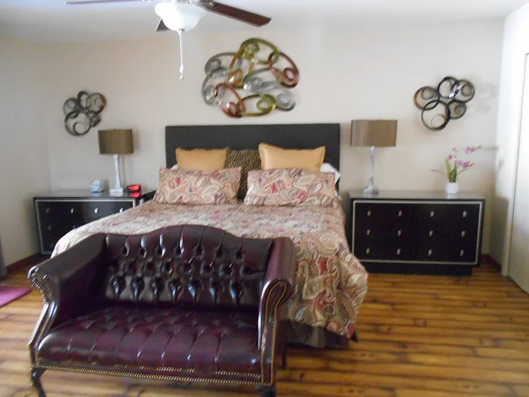 King Bed 2 dressers, TV, Love seat
Full Wall of Closets & extra Storage closet for luggage, Golf Clubs, etc