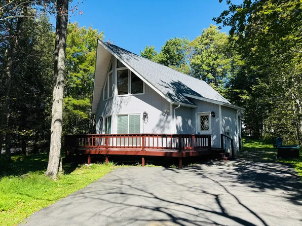 4204 Hickory Rd, Tobyhanna, PA 18466