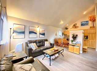(Undisclosed Address), Sunriver, OR 97707