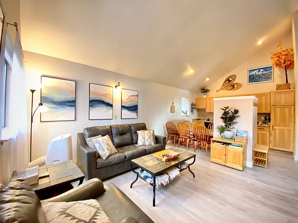 (undisclosed Address), Sunriver, OR 97707