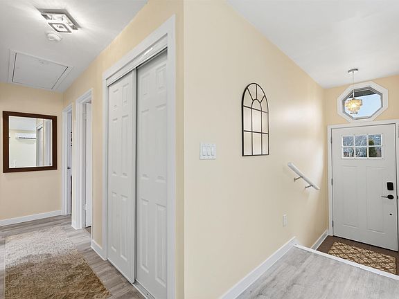 4th image of 40 Gateway Rd