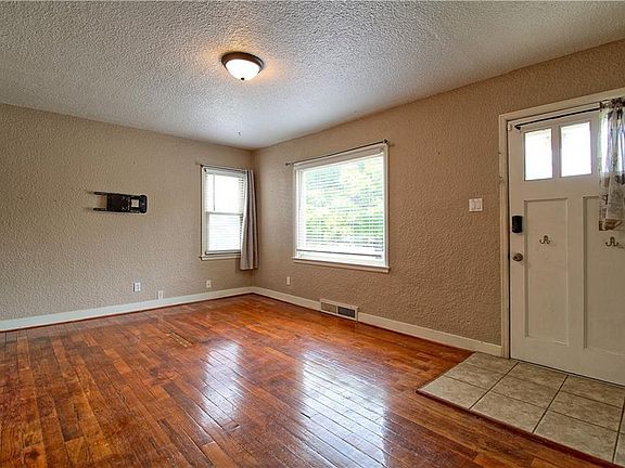 3rd image of 2206 Monterey Dr