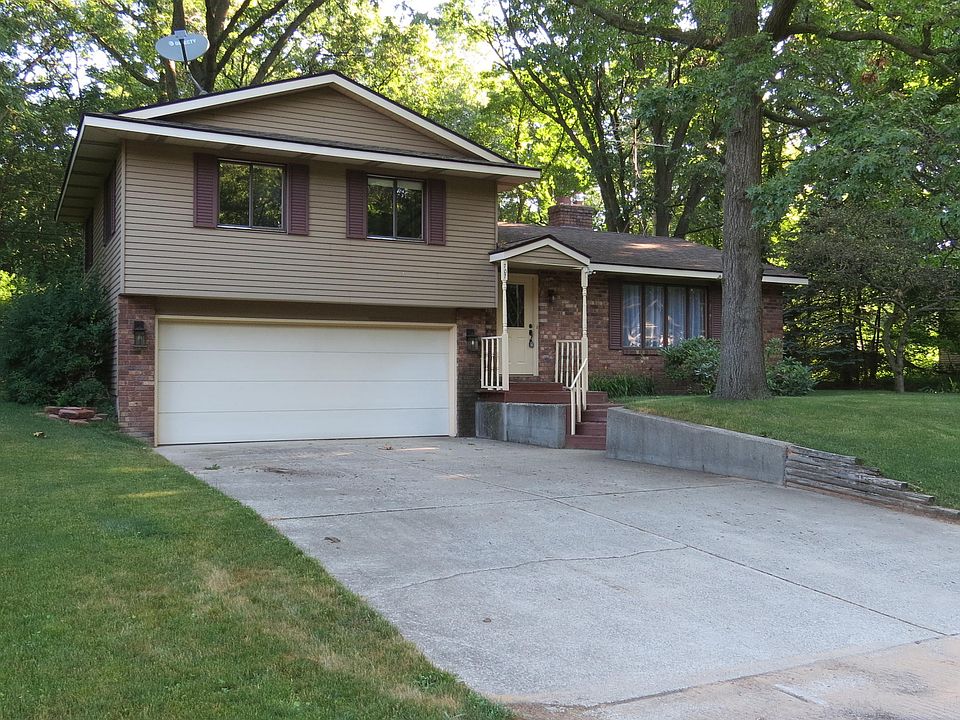1st image of 707 Pine Bay Ave