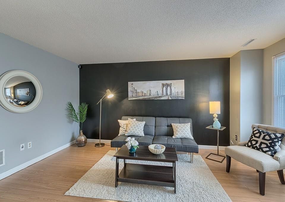 1st image of 124 Martin St APT 2