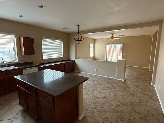 3rd image of 1289 E Cassia Ln