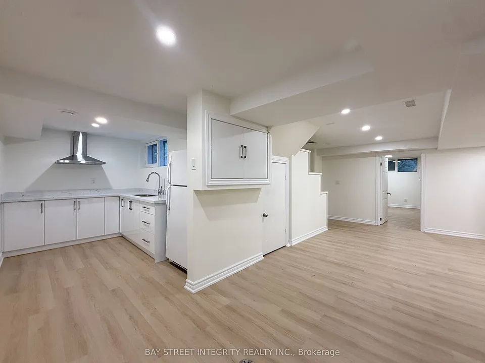 40 Rippleton Rd #LOWER