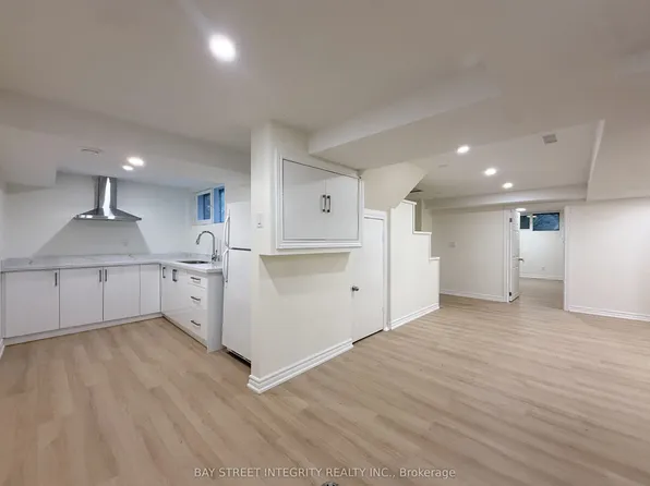 40 Rippleton Rd, Toronto, ON M3B 1H6