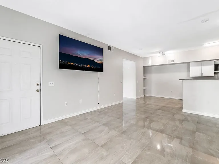 2615 W Gary Ave #1089 — Photo 3