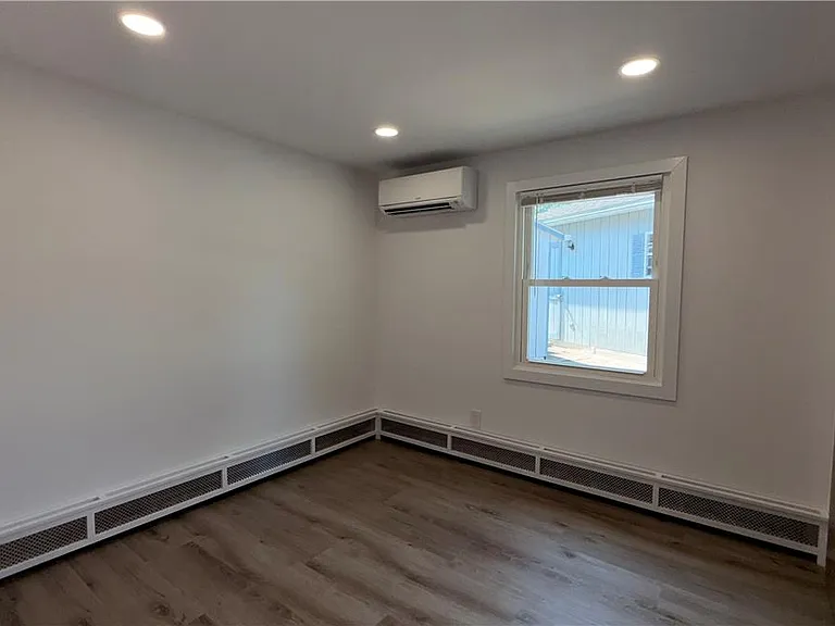 49 Seyfried Ave — Photo 47