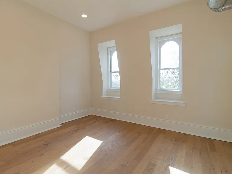17 N Pearl St #4 — Photo 9