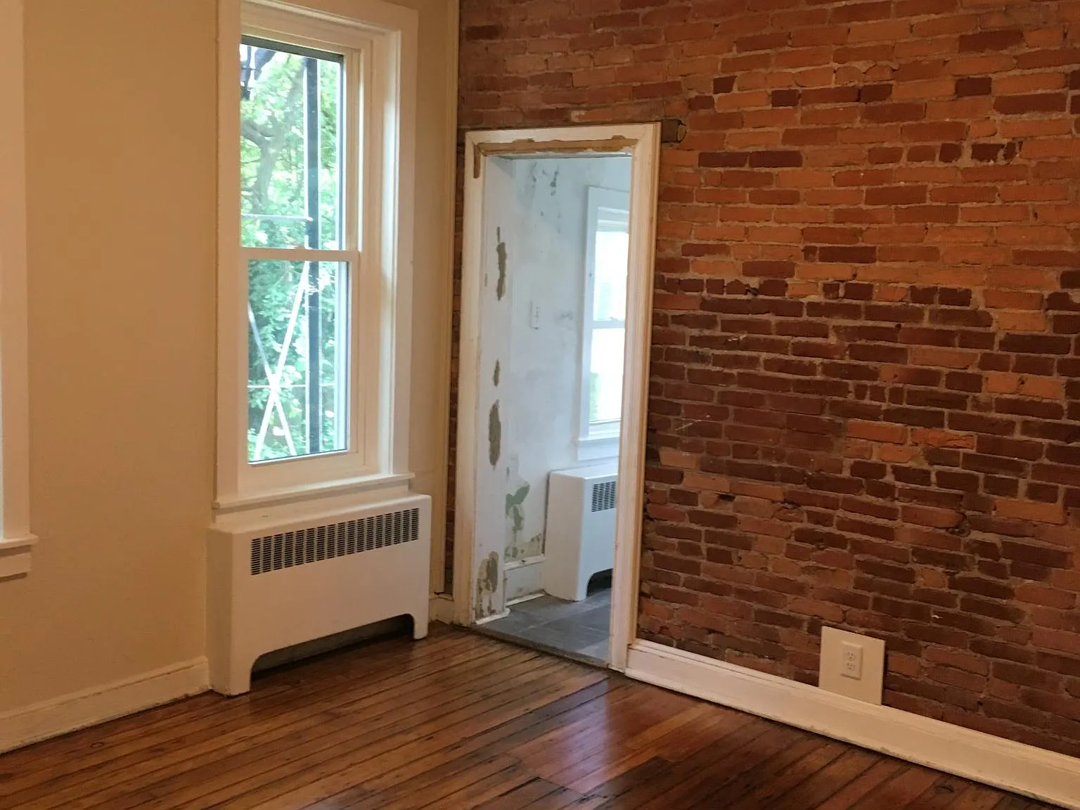 1 bed, 1025 sqft, $1,500 — Photo 3