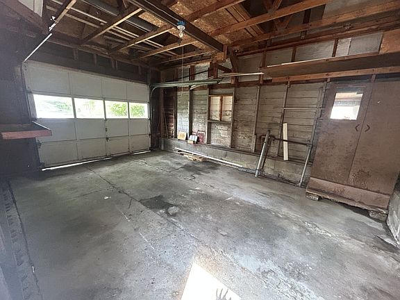 5th image of 418 W Pace Ave