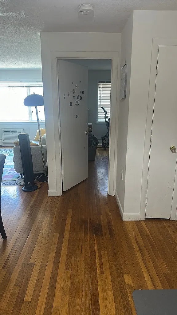 1 bed, 9999 sqft, $2,300 — Photo 2