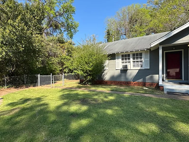 319 Olivia Ct — Photo 17