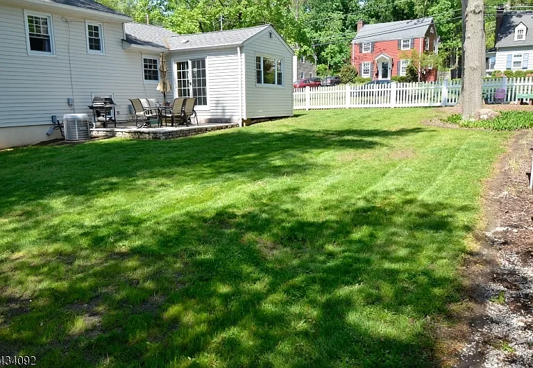 1 Willow St — Photo 3
