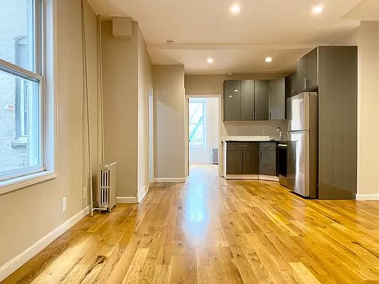 4th image of 431 Menahan St Floor 3